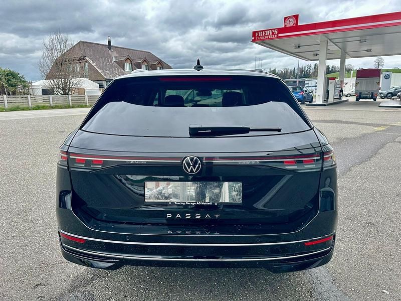 Gebraucht VW Passat Elegance 150 PS (110 kW) 2024 Schwarz Kombi
