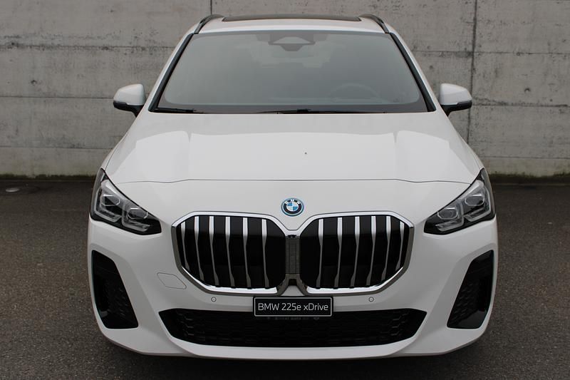 Neu BMW 225 M Sport 245 PS (180 kW) 2025 Van / Kleinbus