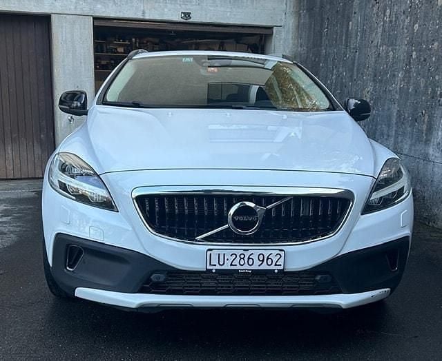 Gebraucht 2017 Volvo V40 CC Plus Kombi | CHF 9’300 - Bild 1/4