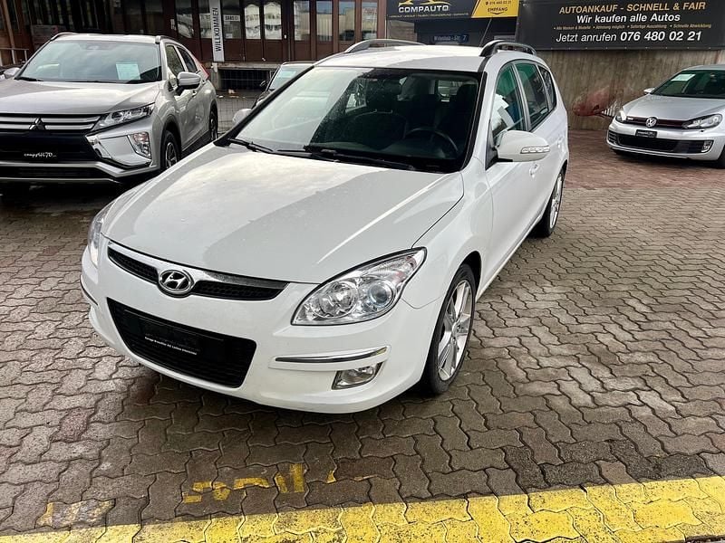 Gebraucht Hyundai i30 Premium 143 PS (105 kW) 2008 Kombi