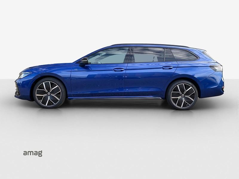 Neu VW Passat R-line 193 PS (141 kW) 2025 Reef bluemetallic  dachlackierung schwarz uni Kombi