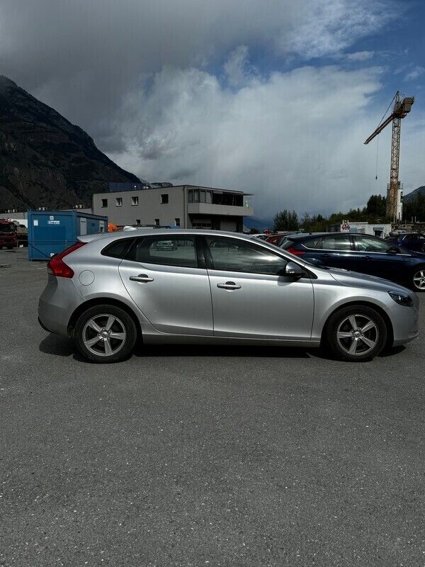 Gebraucht Volvo V40 Inscription 120 PS (88 kW) 2016 Kombi