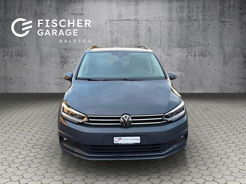 Gebraucht VW Touran Comfortline 150 PS (110 kW) 2023 Van / Kleinbus