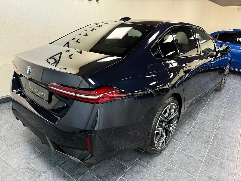 Gebraucht BMW 540 Shadowline 303 PS (222 kW) 2024 Schwarz Limousine