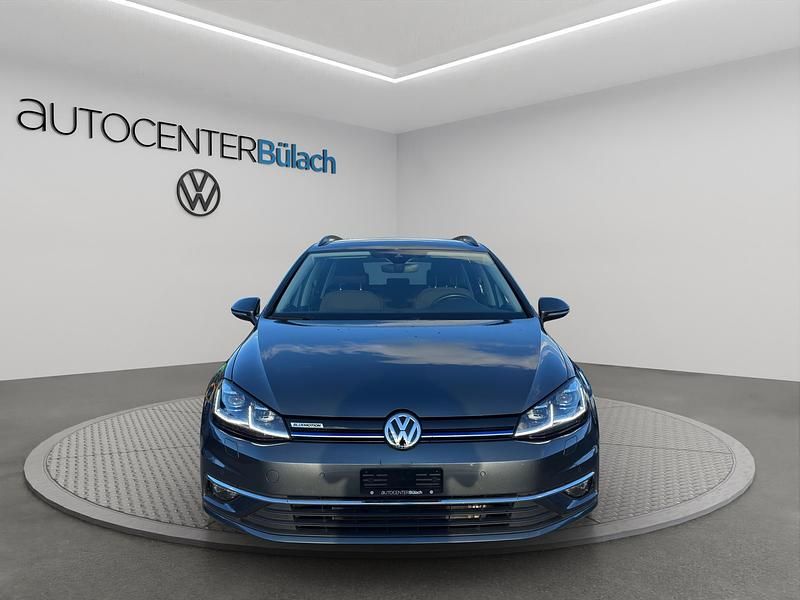 Gebraucht VW Golf VII Comfortline 130 PS (95 kW) 2019 Grau Kombi