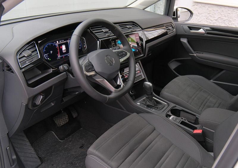 Gebraucht VW Touran R-line 150 PS (110 kW) 2025 Van / Kleinbus