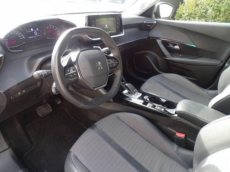 Gebraucht Peugeot 2008 Allure 131 PS (96 kW) 2021 Grau SUV