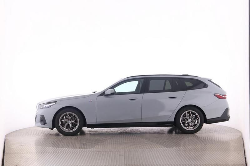 Gebraucht BMW 520 Comfort Edition 208 PS (152 kW) 2024 Grau Kombi