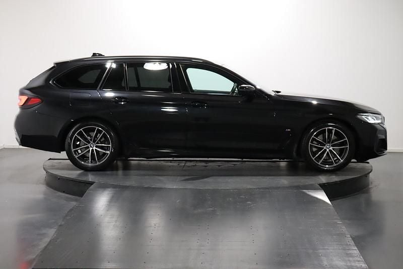 Gebraucht BMW 520 M Sport 201 PS (147 kW) 2023 Schwarz Kombi
