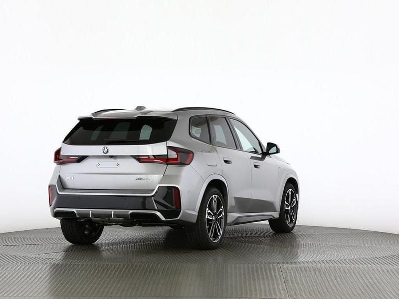 Neu BMW X1 M Sport 163 PS (119 kW) 2025 Spacesilber mét. SUV