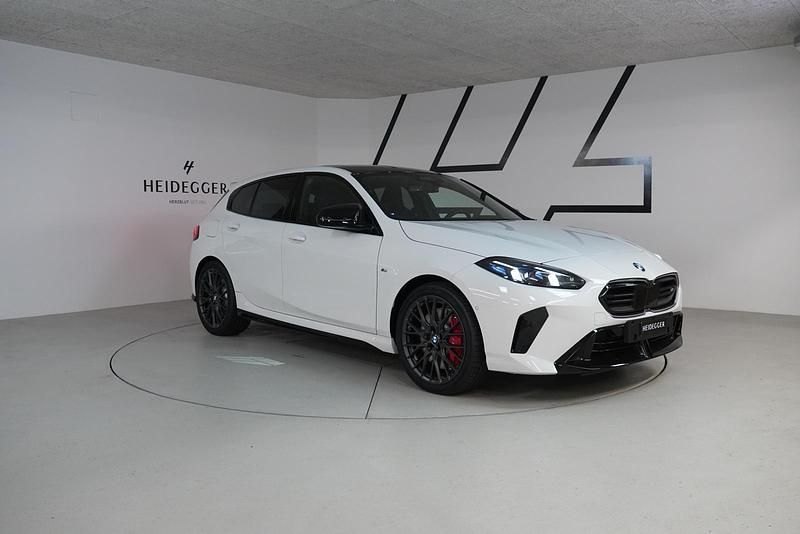 Neu BMW M135 Performance 300 PS (220 kW) 2025 Weiss Kleinwagen