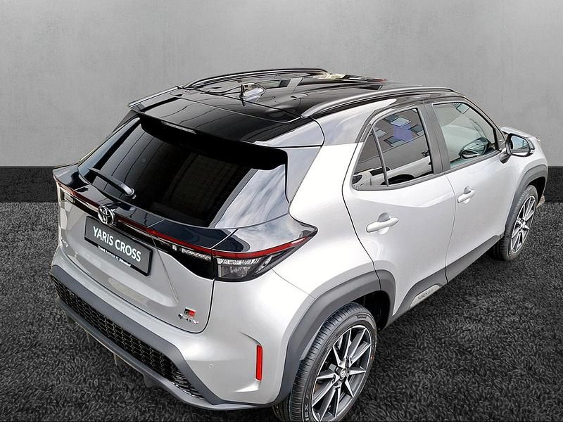 Neu Toyota Yaris Cross Sport 131 PS (96 kW) 2026 Silber SUV