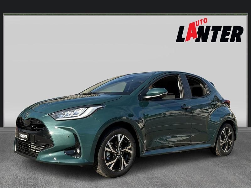 Grün Neu 2025 Toyota Yaris Hybrid Trend Limousine | CHF 30’840 (Teuer) - Bild 1/4