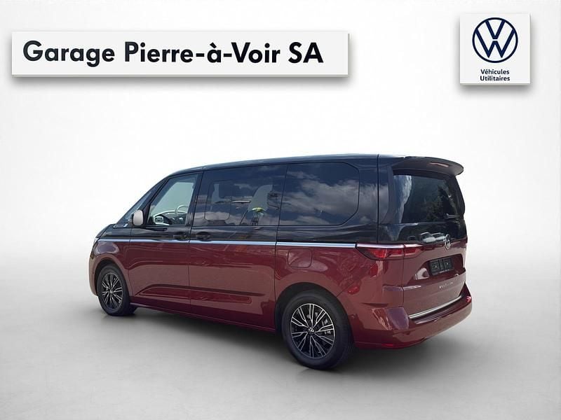 Gebraucht VW Multivan Style 150 PS (110 kW) 2025 Rot Van