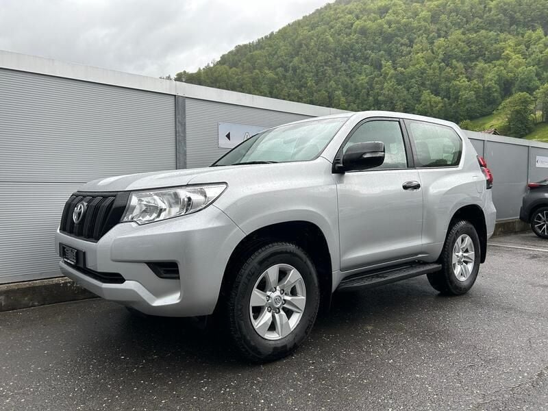 Silber Gebraucht 2023 Toyota Land Cruiser Active SUV | CHF 65’400 (Fairer Preis) - Bild 1/4