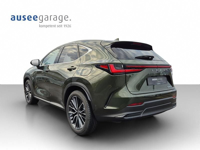 Neu Lexus NX450h+ 185 PS (136 kW) 2025 Grün SUV