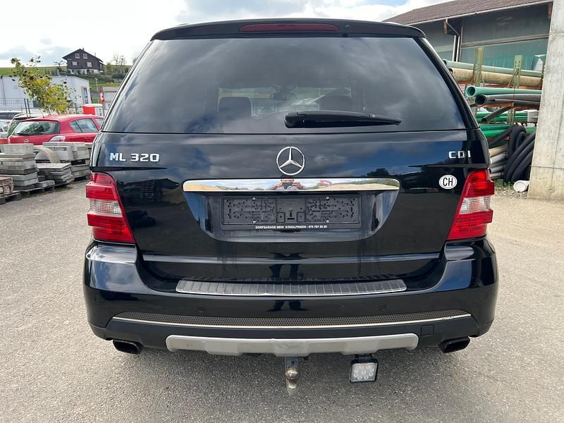 Gebraucht Mercedes ML320 224 PS (164 kW) 2005 SUV