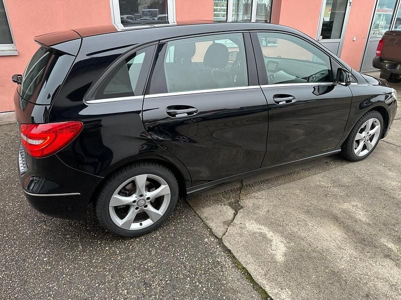 Gebraucht Mercedes B220 184 PS (135 kW) 2014 Van / Kleinbus