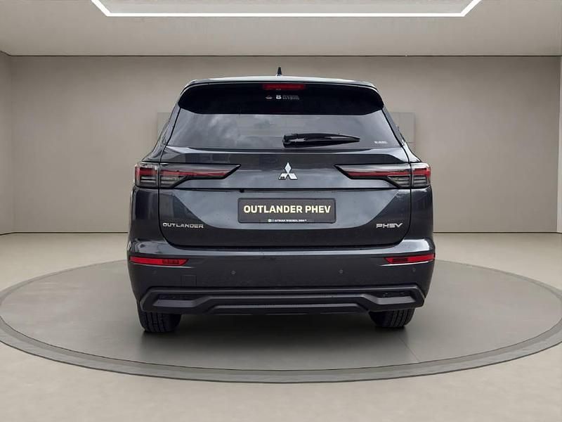 Neu Mitsubishi Outlander P-HEV Invite 306 PS (225 kW) 2025 SUV