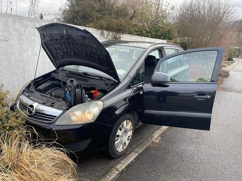 Gebraucht Opel Zafira Sport 140 PS (102 kW) 2010 Van / Kleinbus