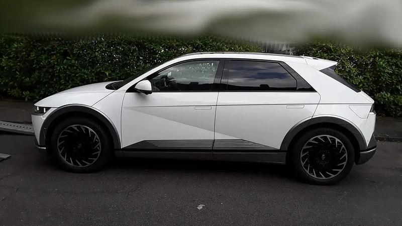 Weiss Neu 2025 Hyundai Ioniq Kleinwagen | CHF 55’949 - Bild 1/2