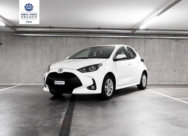 Weiss Gebraucht 2024 Toyota Yaris Trend Limousine | CHF 19’900 - Bild 1/4