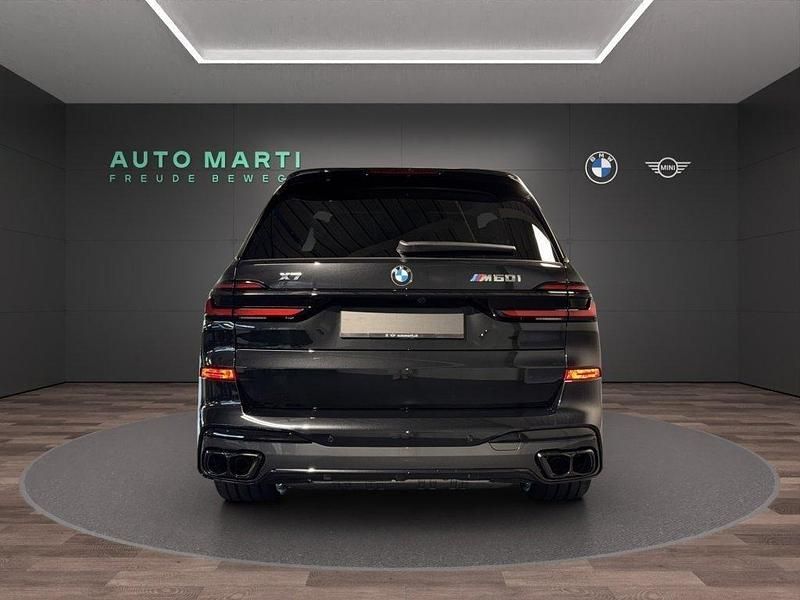 Neu BMW X7 M Sport 530 PS (389 kW) 2025 Schwarz metallic mét. SUV
