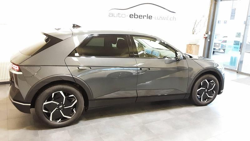 Grau Gebraucht 2025 Hyundai Ioniq Kleinwagen | CHF 45’990 - Bild 1/4