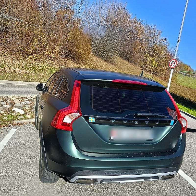 Gebraucht Volvo V60 CC Summum 190 PS (139 kW) 2016 Kombi