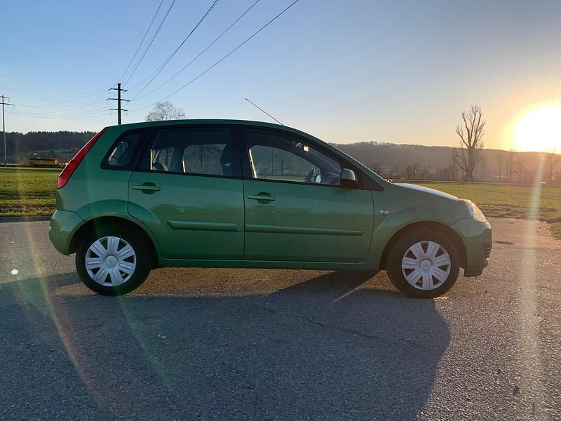 Gebraucht Ford Fiesta Trend 80 PS (58 kW) 2007 Kleinwagen