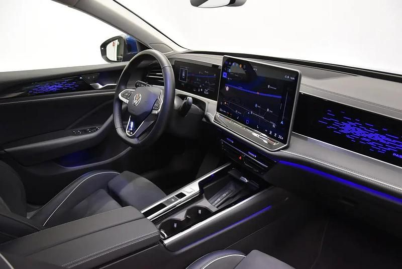 Gebraucht VW Passat Elegance 193 PS (141 kW) 2026 Blau Kombi