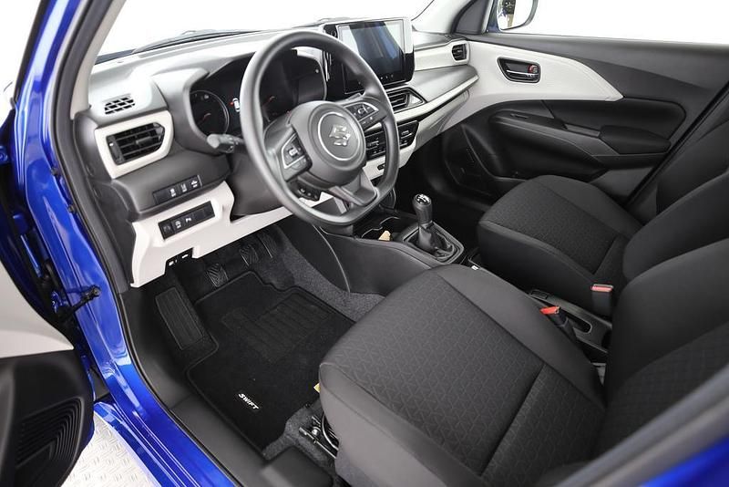Neu Suzuki Swift 82 PS (60 kW) 2025 Blau Limousine