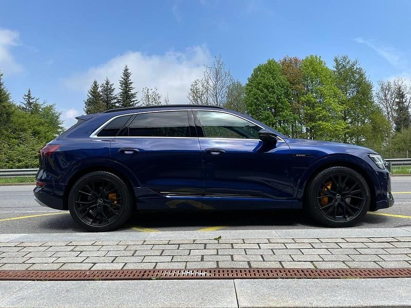 Neu Audi e-tron S-Line 300 kW (408 PS) 2025 SUV