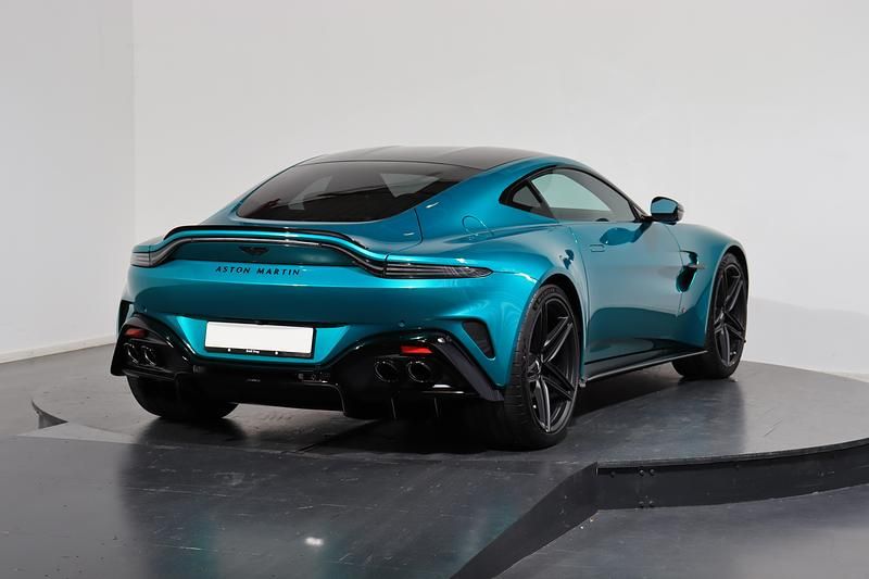 Neu Aston Martin V8 Vantage 679 PS (499 kW) 2026 Grün Coupé