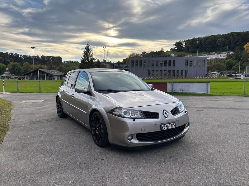 Gebraucht Renault Mégane III 225 PS (165 kW) 2009