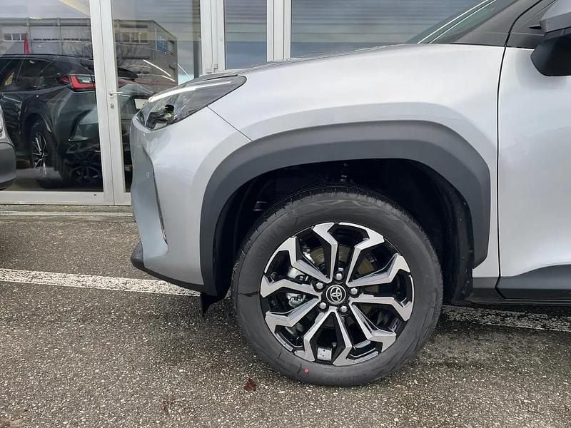 Neu Toyota Yaris Hybrid Trend 130 PS (95 kW) 2026 Silber