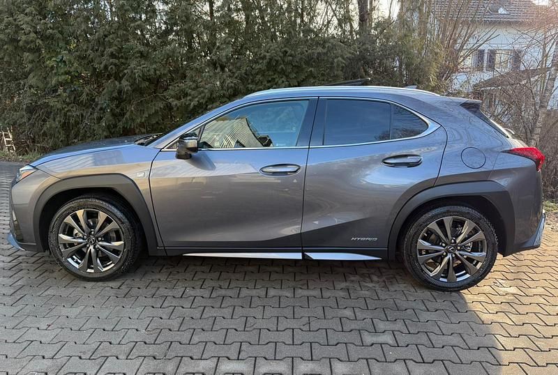 Gebraucht Lexus UX 250h Launch Edition 183 PS (134 kW) 2019 SUV