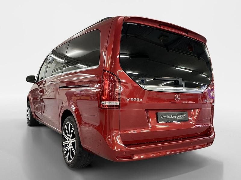 Gebraucht Mercedes V300 Avantgarde 237 PS (174 kW) 2023 Rot Van / Kleinbus