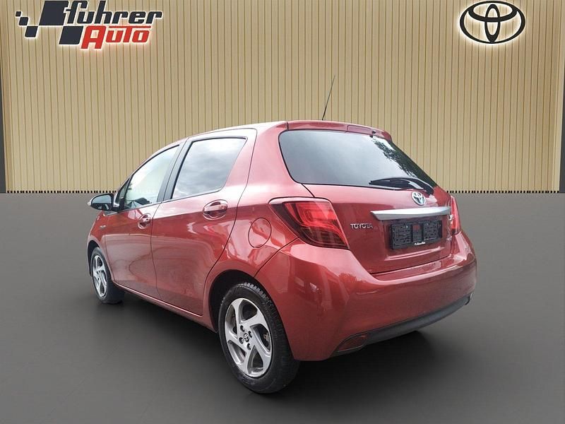 Gebraucht Toyota Yaris Hybrid Trend 101 PS (74 kW) 2015 Limousine