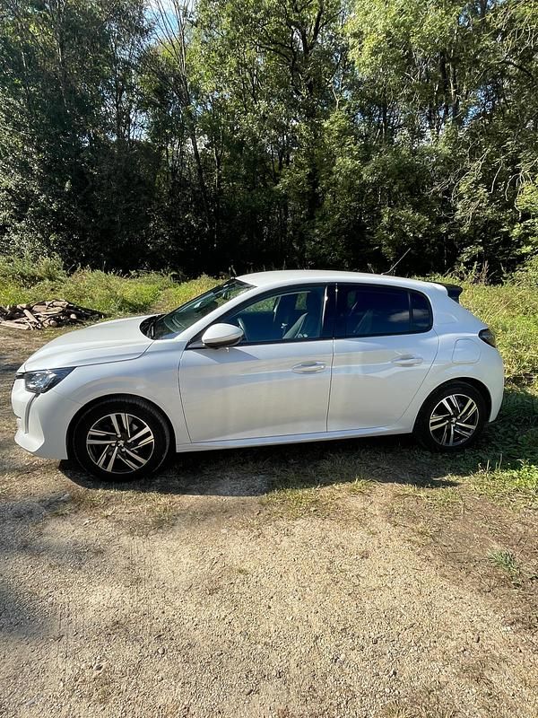 Gebraucht 2022 Peugeot 208 Allure Kleinwagen | CHF 13’900 (Superpreis) - Bild 1/4