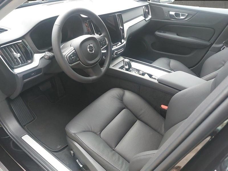Gebraucht Volvo V60 Core 163 PS (119 kW) 2024 Kombi