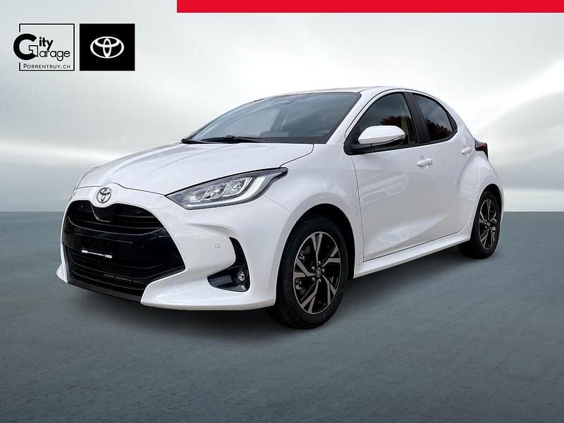 Weiss Neu 2025 Toyota Yaris Hybrid Trend Limousine | CHF 27’590 (Fairer Preis) - Bild 1/4