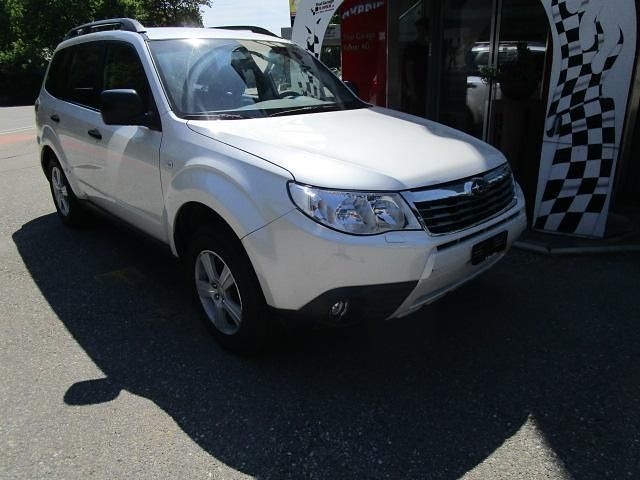 Weiss Gebraucht 2010 Subaru Forester SUV | CHF 8’900 (Etwas zu teuer) - Bild 1/3