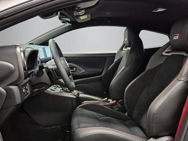 Neu Toyota Yaris Sport 280 PS (205 kW) 2025 Anthrazit Limousine