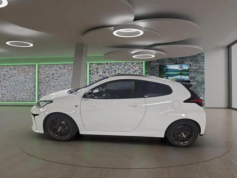 Neu Toyota Yaris Sport 261 PS (191 kW) 2025 Weiss Kleinwagen