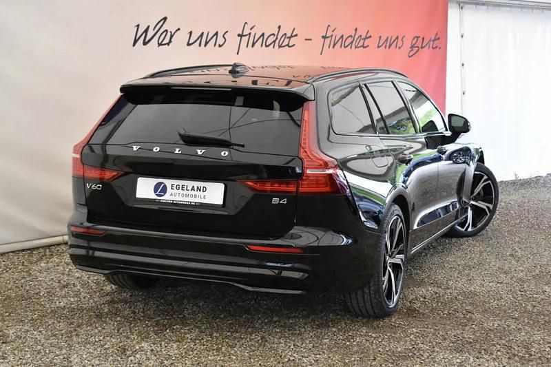 Gebraucht Volvo V60 Plus 211 PS (155 kW) 2025 Schwarz Kombi