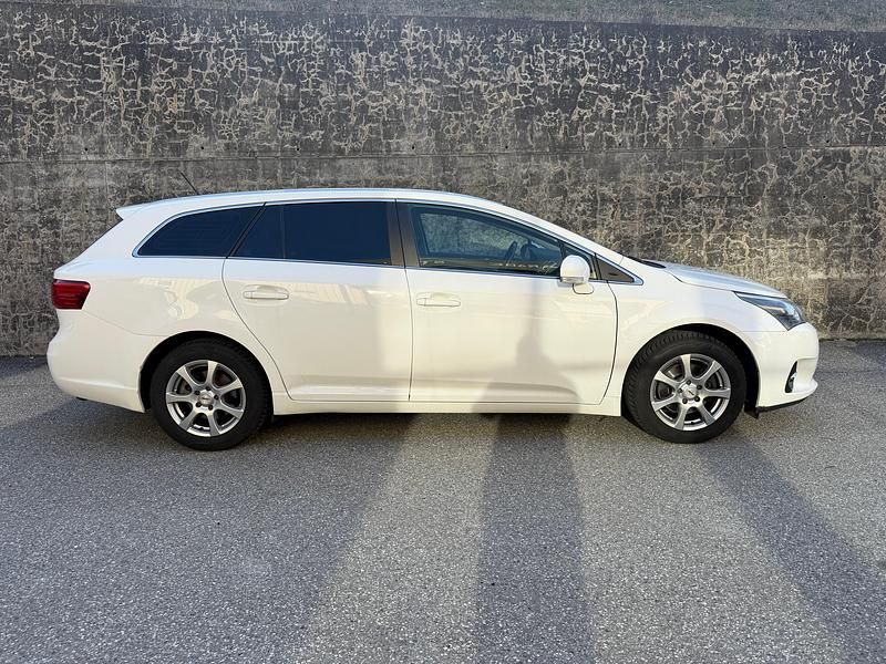 Gebraucht Toyota Avensis Luna 124 PS (91 kW) 2013 Kombi