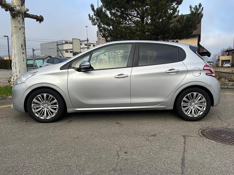 Gebraucht Peugeot 208 Style 82 PS (60 kW) 2014 Silber Kleinwagen