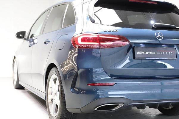Gebraucht Mercedes B200 AMG line 163 PS (119 kW) 2021 Blau Van / Kleinbus