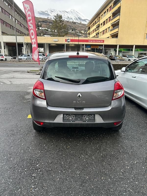 Gebraucht Renault Clio II Expression 75 PS (55 kW) 2011